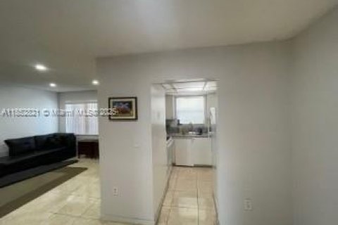 Condominio en venta en North Miami, Florida, 1 dormitorio, 64.2 m2 № 1891094 - foto 5