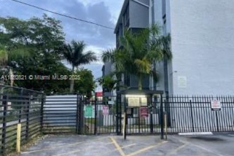 Condominio en venta en North Miami, Florida, 1 dormitorio, 64.2 m2 № 1891094 - foto 15