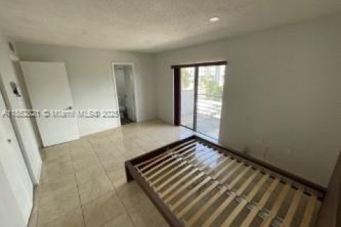 Condominio en venta en North Miami, Florida, 1 dormitorio, 64.2 m2 № 1891094 - foto 7