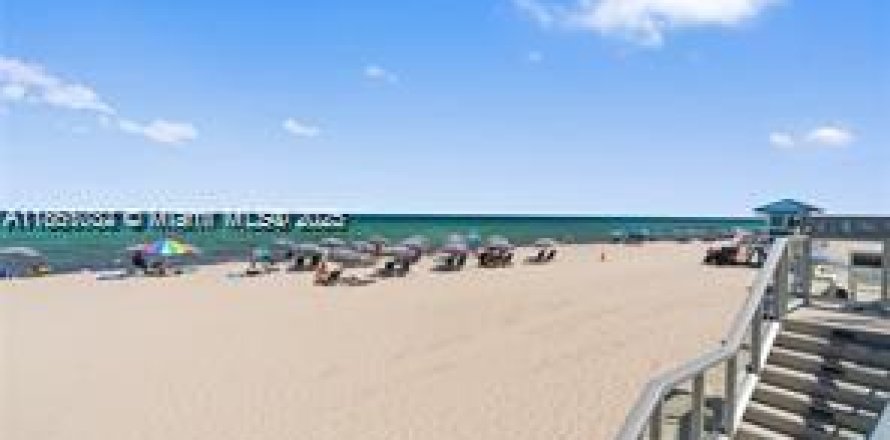 Condominio en Hollywood, Florida, 1 dormitorio  № 2012619