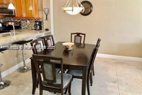 Condominio en venta en Hollywood, Florida, 1 dormitorio, 83.24 m2 № 2012619 - foto 9