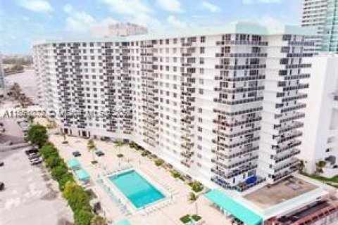 Condominio en venta en Hollywood, Florida, 1 dormitorio, 83.24 m2 № 2012619 - foto 30