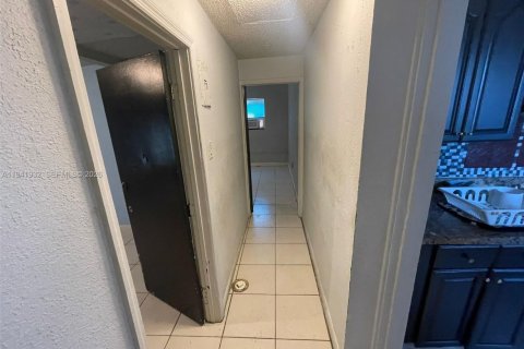 Casa en alquiler en Fort Lauderdale, Florida, 4 dormitorios, 93.65 m2 № 1998749 - foto 4