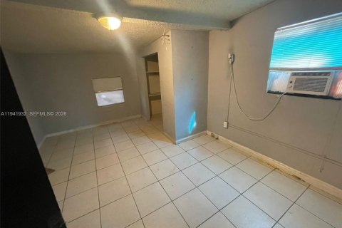 Casa en alquiler en Fort Lauderdale, Florida, 4 dormitorios, 93.65 m2 № 1998749 - foto 3