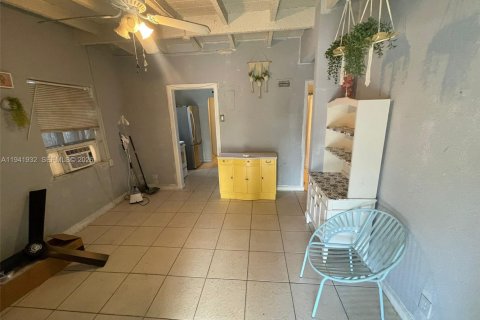 Casa en alquiler en Fort Lauderdale, Florida, 4 dormitorios, 93.65 m2 № 1998749 - foto 10