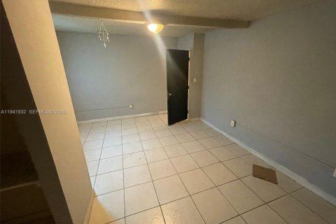 Casa en alquiler en Fort Lauderdale, Florida, 4 dormitorios, 93.65 m2 № 1998749 - foto 2