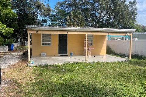Casa en Fort Lauderdale, Florida 4 dormitorios, 93.65 m2 № 1998749
