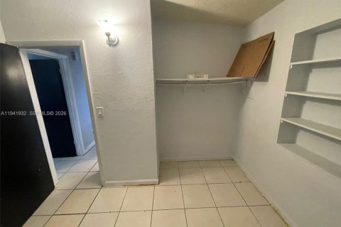 Casa en alquiler en Fort Lauderdale, Florida, 4 dormitorios, 93.65 m2 № 1998749 - foto 9