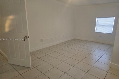 House in Fort Lauderdale, Florida 4 bedrooms, 93.65 sq.m. № 1998749 - photo 3