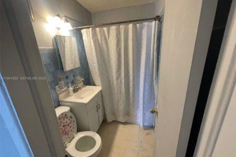 Casa en alquiler en Fort Lauderdale, Florida, 4 dormitorios, 93.65 m2 № 1998749 - foto 8