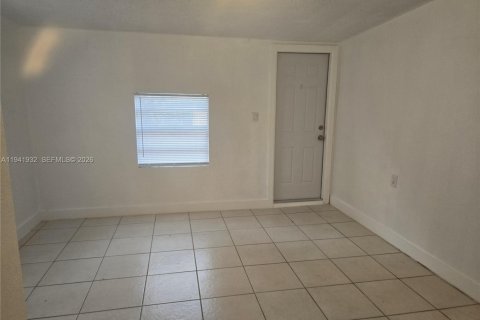 House in Fort Lauderdale, Florida 4 bedrooms, 93.65 sq.m. № 1998749 - photo 4