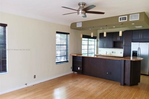 Кондоминиум с 1 спальней в Майами-Бич, Флорида № 2018277