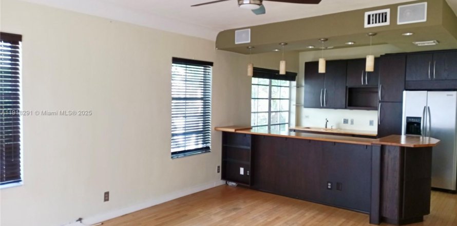 Кондоминиум с 1 спальней в Майами-Бич, Флорида № 2018277