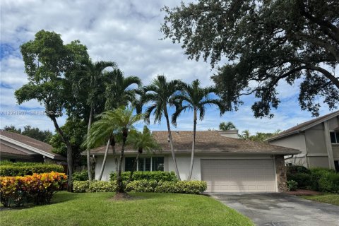 Villa ou maison à louer à Hollywood, Floride: 3 chambres, 189.8 m2 № 2385000 - photo 2