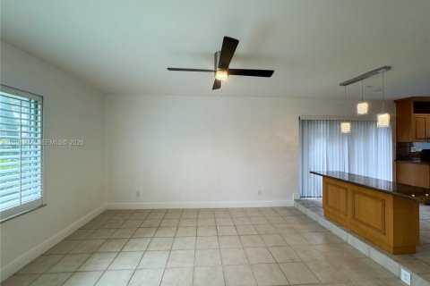 Villa ou maison à louer à Hollywood, Floride: 3 chambres, 189.8 m2 № 2385000 - photo 18
