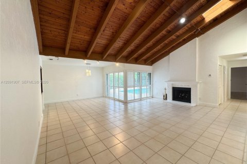 Villa ou maison à louer à Hollywood, Floride: 3 chambres, 189.8 m2 № 2385000 - photo 4
