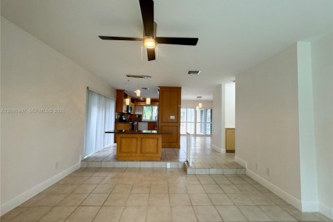 Villa ou maison à louer à Hollywood, Floride: 3 chambres, 189.8 m2 № 2385000 - photo 19