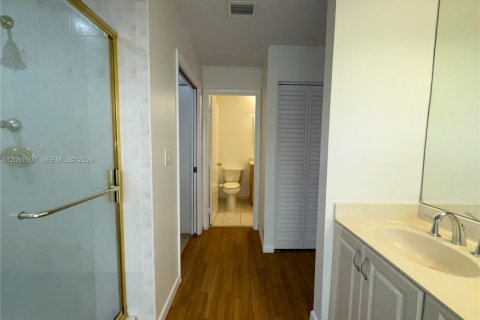 Villa ou maison à louer à Hollywood, Floride: 3 chambres, 189.8 m2 № 2385000 - photo 25