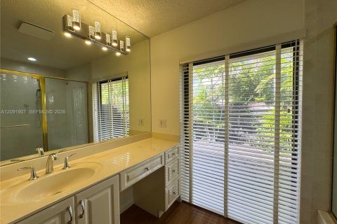 Villa ou maison à louer à Hollywood, Floride: 3 chambres, 189.8 m2 № 2385000 - photo 29