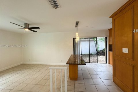 Villa ou maison à louer à Hollywood, Floride: 3 chambres, 189.8 m2 № 2385000 - photo 16