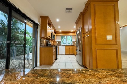 Villa ou maison à louer à Hollywood, Floride: 3 chambres, 189.8 m2 № 2385000 - photo 8