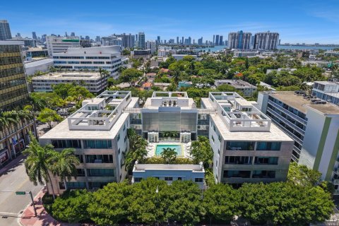 Condominio en venta en Miami Beach, Florida, 2 dormitorios, 94.57 m2 № 1755710 - foto 1