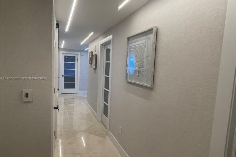 Condominio en alquiler en Hollywood, Florida, 3 dormitorios, 244.05 m2 № 2037547 - foto 19