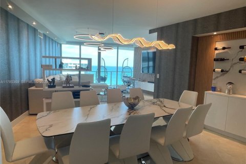 Condominio en alquiler en Hollywood, Florida, 3 dormitorios, 244.05 m2 № 2037547 - foto 7