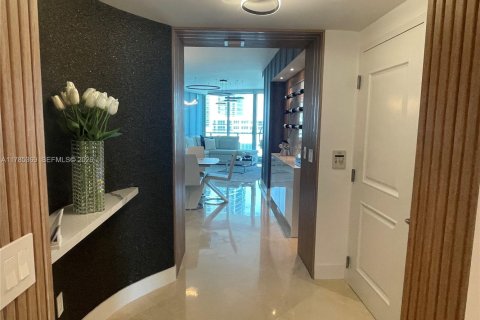 Condominio en alquiler en Hollywood, Florida, 3 dormitorios, 244.05 m2 № 2037547 - foto 3