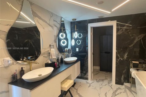 Condominio en alquiler en Hollywood, Florida, 3 dormitorios, 244.05 m2 № 2037547 - foto 28