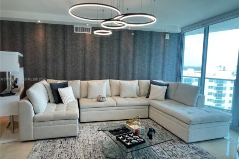 Condominio en alquiler en Hollywood, Florida, 3 dormitorios, 244.05 m2 № 2037547 - foto 11