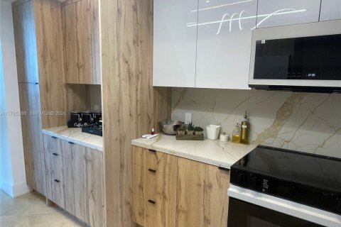 Condominio en alquiler en Hollywood, Florida, 3 dormitorios, 244.05 m2 № 2037547 - foto 14