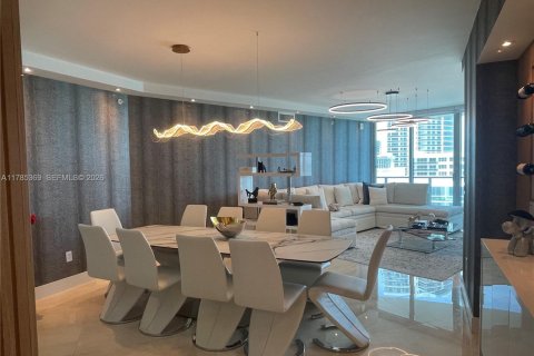 Condominio en alquiler en Hollywood, Florida, 3 dormitorios, 244.05 m2 № 2037547 - foto 9