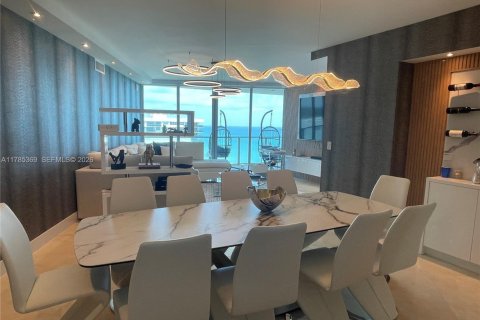 Condominio en alquiler en Hollywood, Florida, 3 dormitorios, 244.05 m2 № 2037547 - foto 8