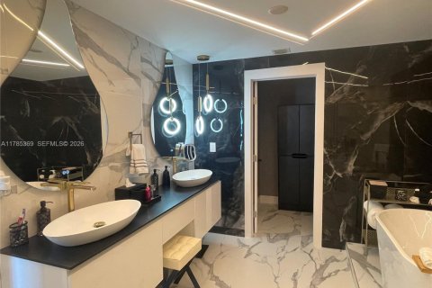 Condominio en alquiler en Hollywood, Florida, 3 dormitorios, 244.05 m2 № 2037547 - foto 30