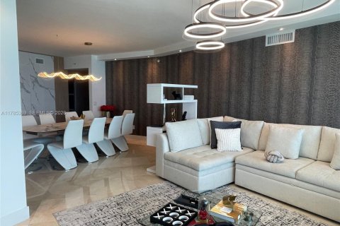 Condominio en alquiler en Hollywood, Florida, 3 dormitorios, 244.05 m2 № 2037547 - foto 13