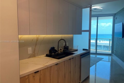 Condominio en alquiler en Hollywood, Florida, 3 dormitorios, 244.05 m2 № 2037547 - foto 18