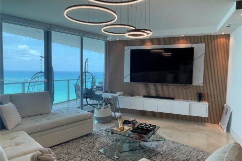 Condominio en alquiler en Hollywood, Florida, 3 dormitorios, 244.05 m2 № 2037547 - foto 12