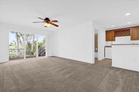 Adosado en venta en Tampa, Florida, 3 dormitorios, 235.97 m2 № 1566096 - foto 6