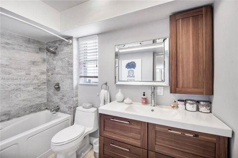 Купить виллу или дом в Майами, Флорида 5 спален, 238.2м2, № 1968620 - фото 17