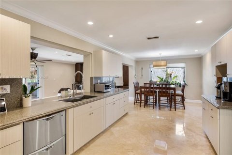 Купить виллу или дом в Майами, Флорида 5 спален, 238.2м2, № 1968620 - фото 13