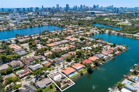 Купить виллу или дом в Майами, Флорида 5 спален, 238.2м2, № 1968620 - фото 12