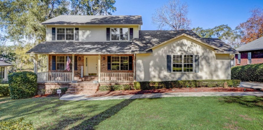House in Green Cove Springs, Florida 4 bedrooms, 301.75 sq.m. № 883061