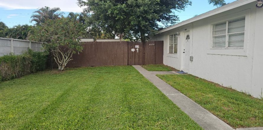 Townhouse in Palm Beach Gardens, Florida 3 bedrooms, 111.48 sq.m. № 2260151