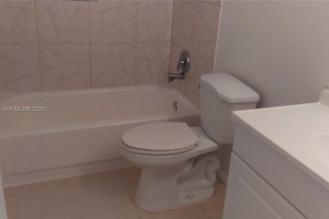 Townhouse in Palm Beach Gardens, Florida 3 bedrooms, 111.48 sq.m. № 2260151 - photo 7