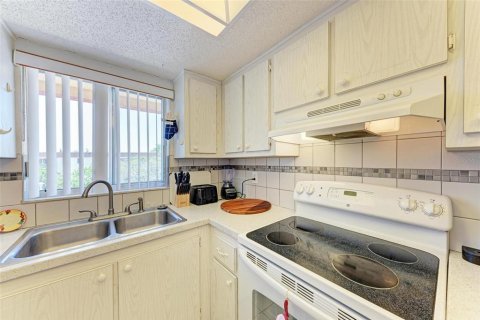 Condo in Bradenton, Florida, 2 bedrooms  № 1190121 - photo 16
