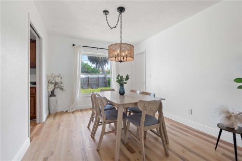 House in Largo, Florida 3 bedrooms, 145.02 sq.m. № 1817270 - photo 20