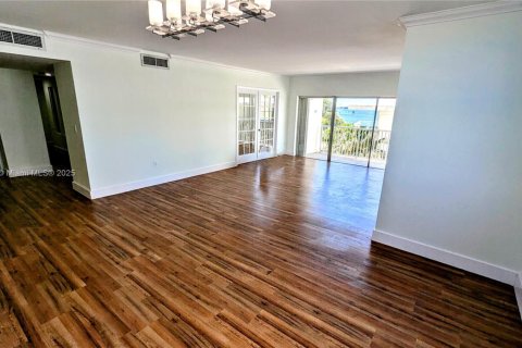 Condo in Sunny Isles Beach, Florida, 3 bedrooms  № 1893488 - photo 11