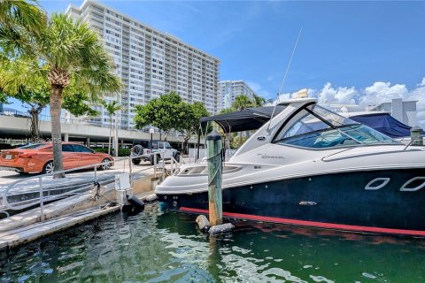 Condo in Sunny Isles Beach, Florida, 3 bedrooms  № 1893488 - photo 1