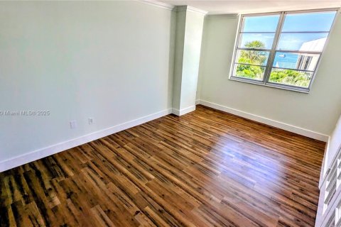 Condo in Sunny Isles Beach, Florida, 3 bedrooms  № 1893488 - photo 22